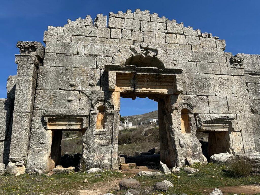 Discover the ancient Fortress of Solomon in Syria, a Phoenician temple where gods and mortals met. Explore its grand ruins and uncover its rich history!